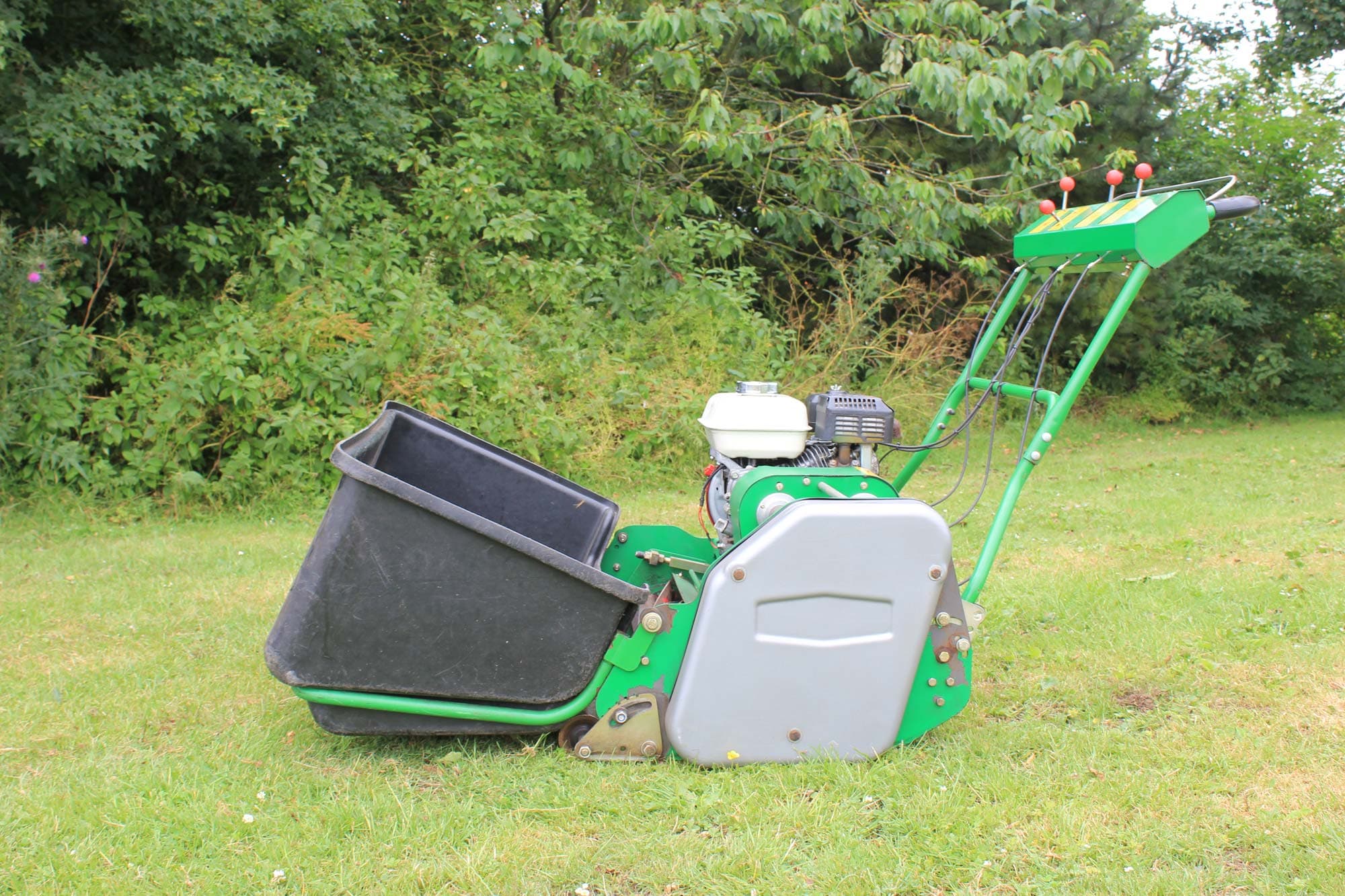 Dennis G760 Pedestrian Mower