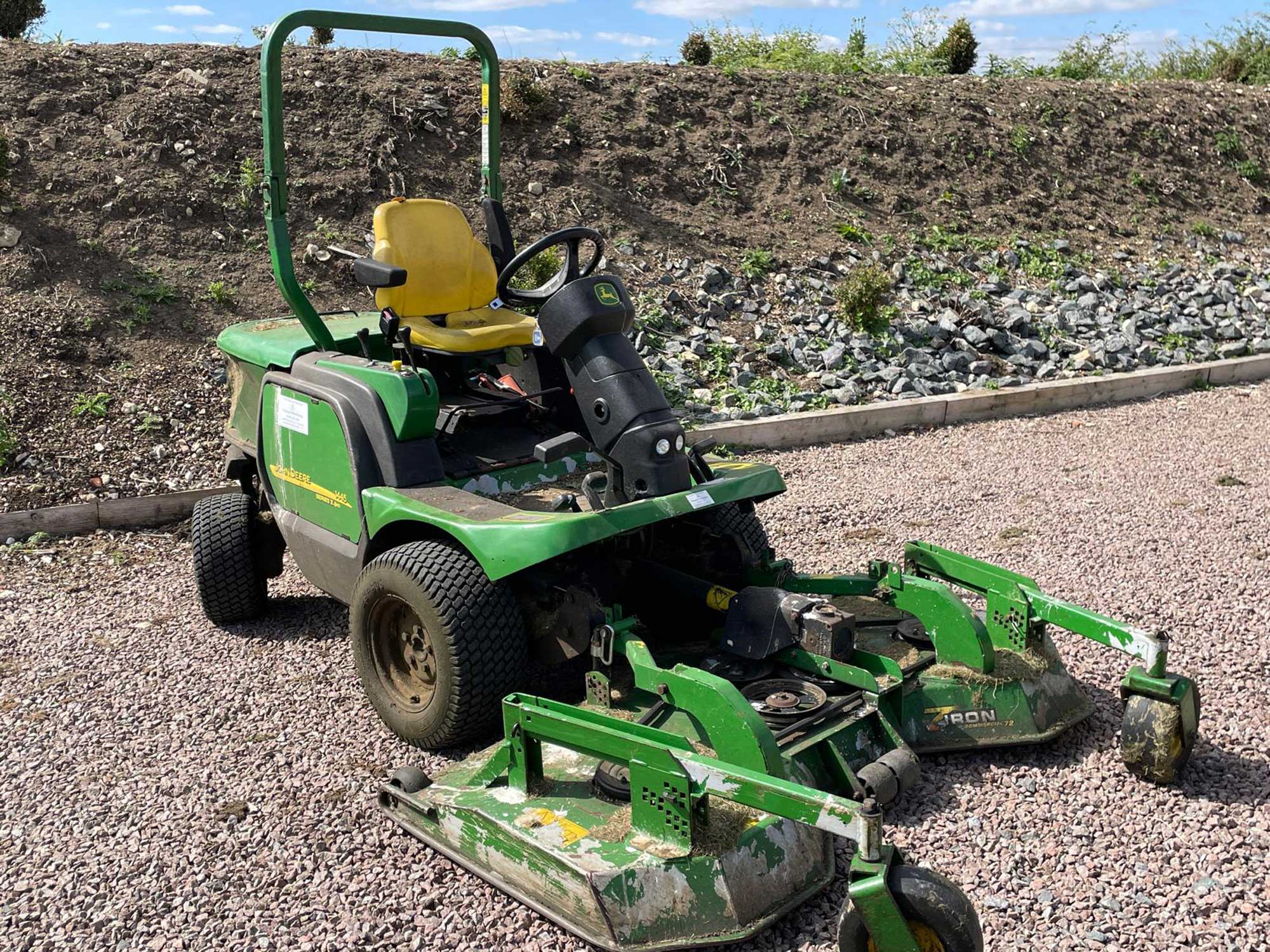 John Deere 1445 rotary mower