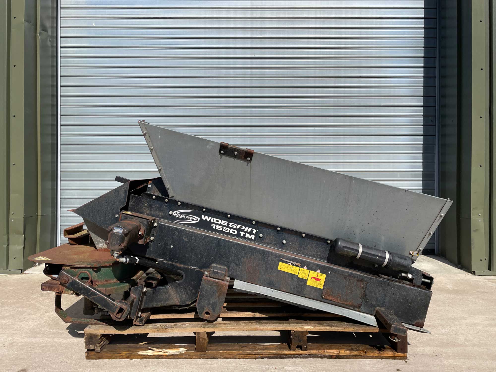 Turfco Wide Spin 1530 Spinner Dresser
